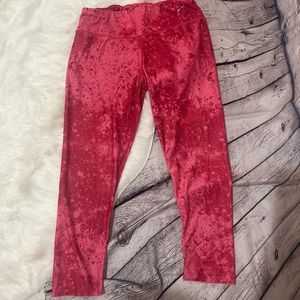 Lightweight yoga leggings in bright pink tie-dye